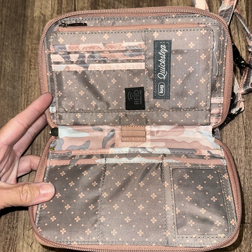 Lug Convertible Wallet Crossbody - Quickstep pink camo EUC‎ - Picture 3 of 5